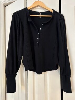 NWOT Free People Black Long-Sleeve sweater like Henley Blouse sz small